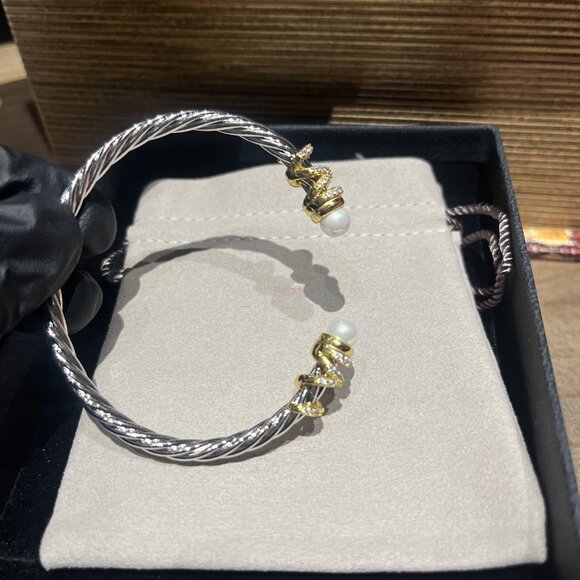 D̲a̲v̲i̲d̲ ̲Y̲u̲r̲m̲a̲n̲ 18k Gold Pearl And Diamond Cable Bracelet - Picture 4 of 6